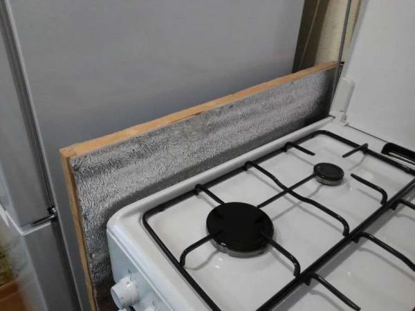 Установка холодильника рядом с газовой плитой: можно ли и как грамотно это реализовать Установка холодильника рядом с газовой плитой: можно ли и как грамотно это реализовать