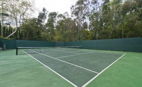 Дом Арнольда Шварценеггера: где живет железный Арни? Дом Арнольда Шварценеггера: где живет железный Арни?