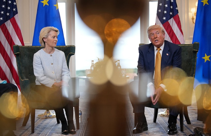 Трамп и фон дер Ляйен согласовали торговое соглашение Трамп и фон дер Ляйен согласовали торговое соглашение