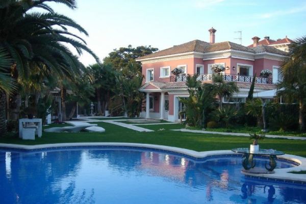 Недвижимость Валерия Леонтьева: как характер артиста отражается в интерьерах его дома Недвижимость Валерия Леонтьева: как характер артиста отражается в интерьерах его дома