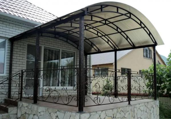 Красивые навесы: обзор популярных дизайнов и материалов Красивые навесы: обзор популярных дизайнов и материалов