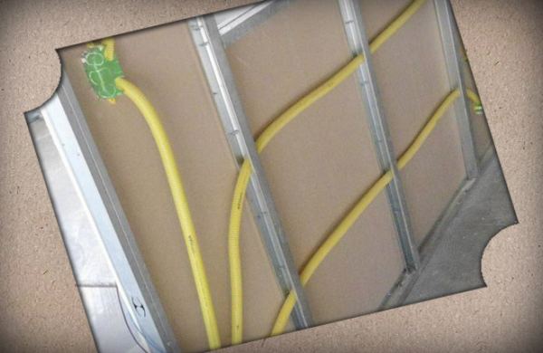 Как спрятать провода от электроприборов в квартире: идеи, способы, фото Как спрятать провода от электроприборов в квартире: идеи, способы, фото