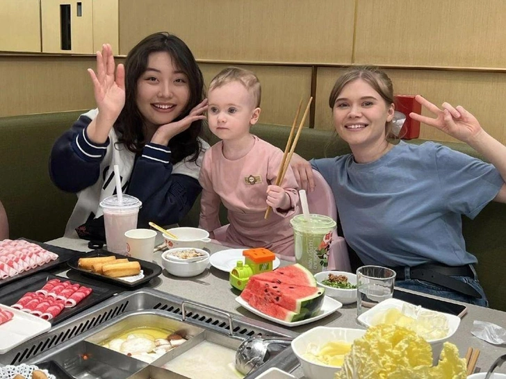 «Было сложно и страшно». Россиянка рассказала, почему передумала жить в Китае с маленькой дочкой