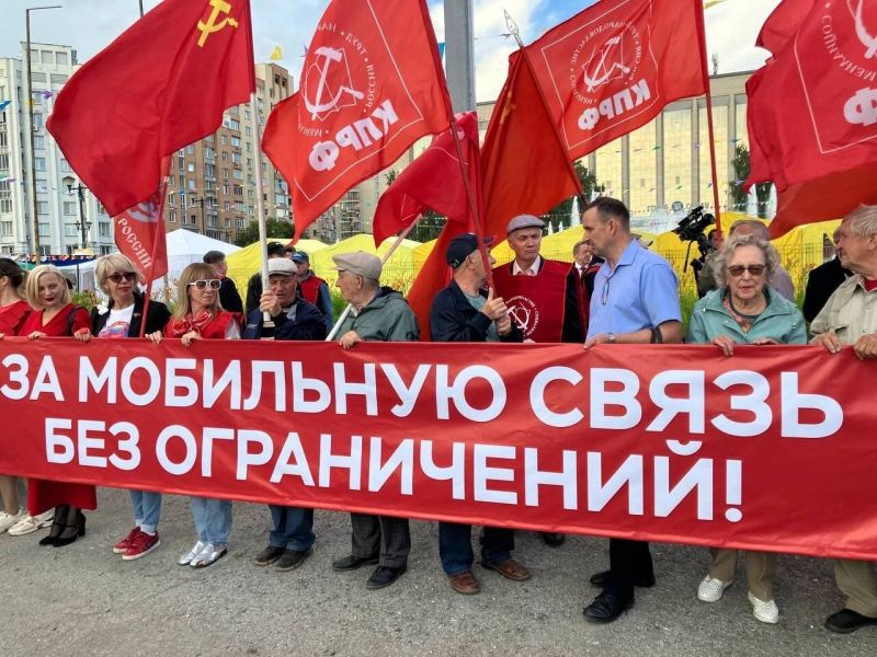 Граждане и подданные. Как россияне относятся к блокировке звонков WhatsApp и Telegram