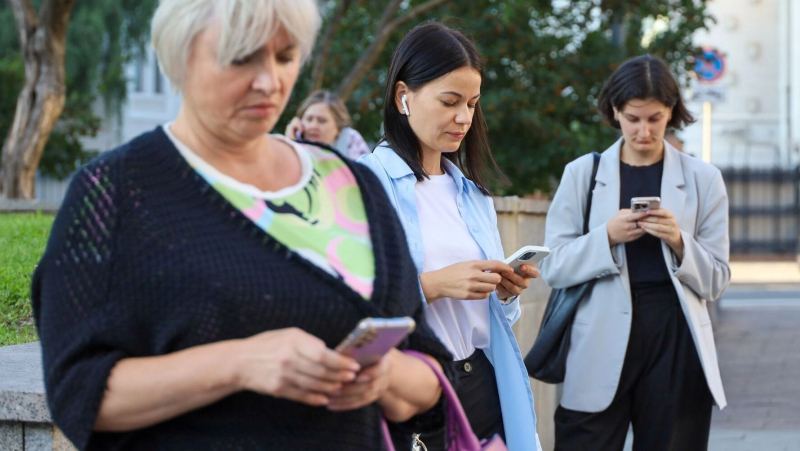 Граждане и подданные. Как россияне относятся к блокировке звонков WhatsApp и Telegram