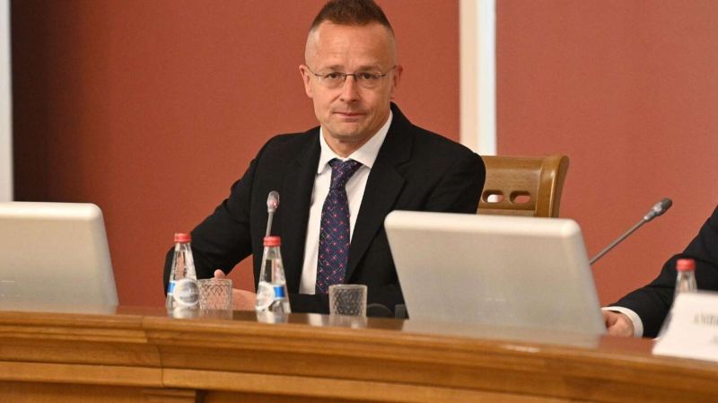 Сийярто: Венгрия отвергает угрозы Украины по поводу нефтепровода "Дружба"