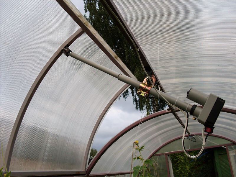 Преимущества использования электроприводов для вентиляции теплиц Преимущества использования электроприводов для вентиляции теплиц