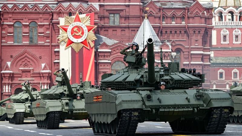 «Дойдут до Ла-Манша, если потребуется»: эксперты — о будущем российских танков и новой защите бронетехники от БПЛА