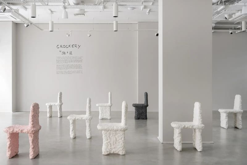 Макс Лэмб сделал мебель из керамики в коллаборации с 1882 Ltd