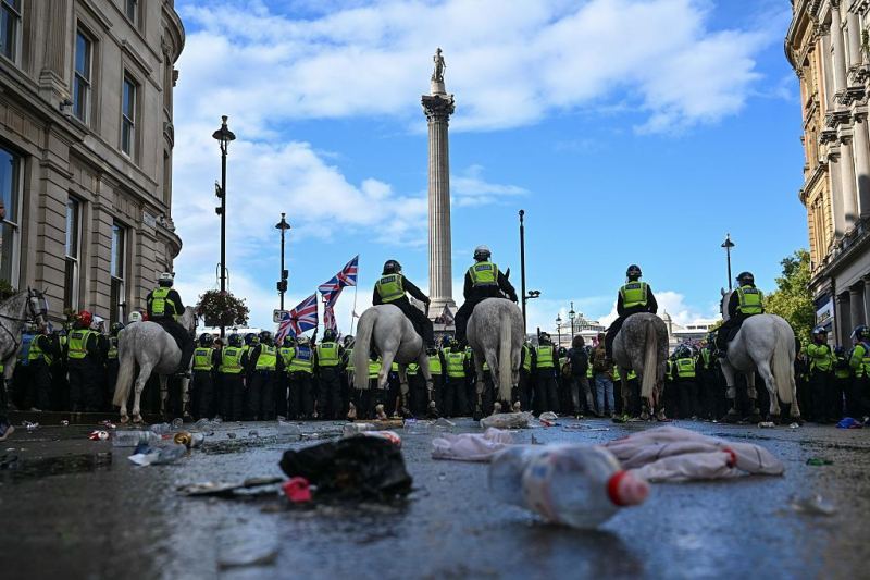 На фоне убийства Чарли Кирка: что стоит за масштабными протестами в Лондоне
