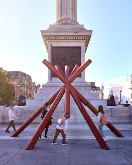 На Трафальгарской площади появилась интерактивная инсталляция Пола Кокседжа