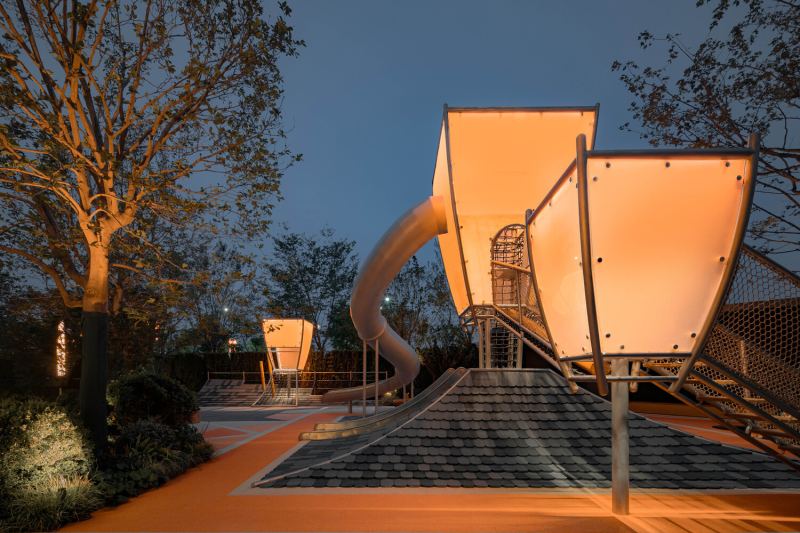 Традиционное детское пространство под фонарём Кунмин, Китай