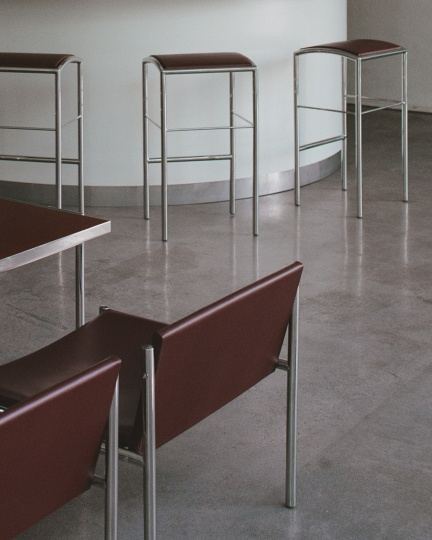 В кафе Дома Наркомфина появилась новая мебель