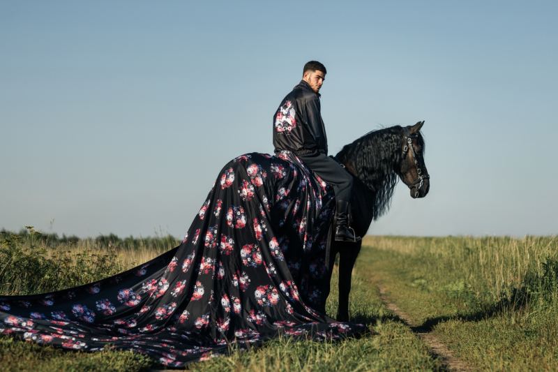 Жостовская фабрика создала мерч для футбольной команды