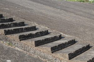 Как сделать бетонные дорожки на даче с опалубкой