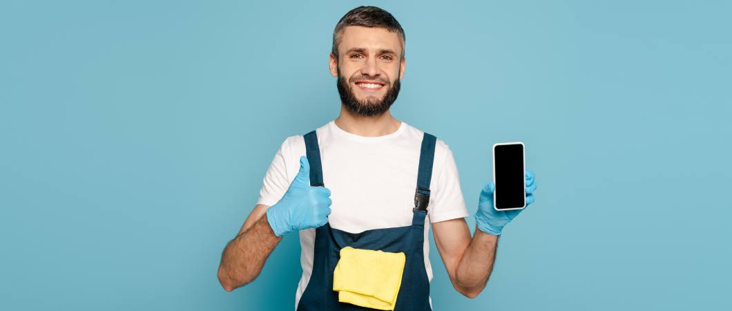 Чем протирать экран смартфона, телевизора, ноутбука