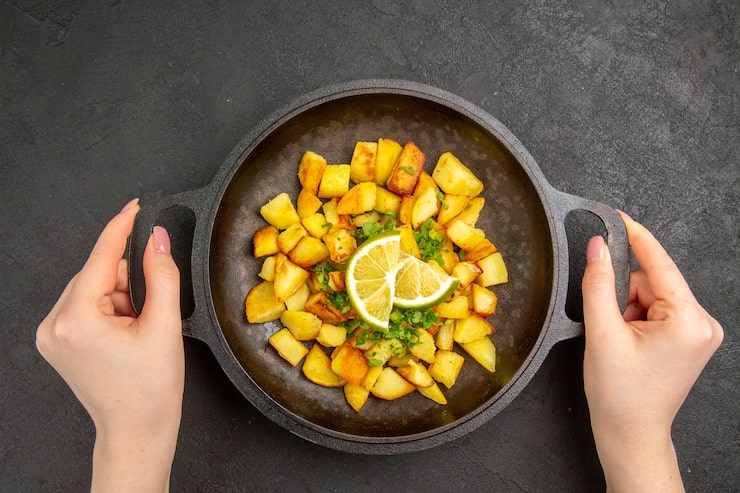 Как запечь картошку в духовке с хрустящей корочкой