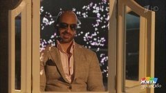 «Кто там — Дмитрий Нагиев?». Елена Малышева устроила в студии святочные гадания. Жить здорово! Фрагмент