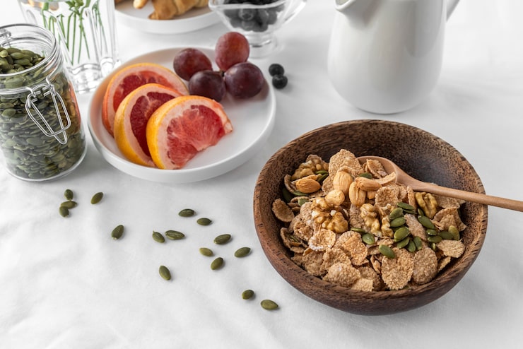 Для достижения наилучшего вкуса и текстуры куриных сердечек, оптимальная температура варки составляет 80-90 градусов по Цельсию. Это позволит сохранить все полезные вещества и избежать пересушивания мяса. Сердечки следует варить в течение 30-40 минут, в зависимости от их размера и свежести. Для достижения равномерного прогрева, рекомендуется предварительно очистить и нарезать сердечки на половинки, что сократит время приготовления.